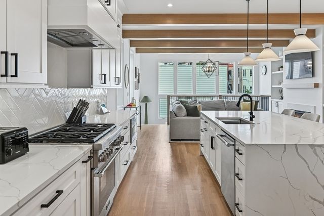 2708 N Albany Avenue, Chicago, IL 60647