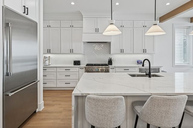 2708 N Albany Avenue, Chicago, IL 60647