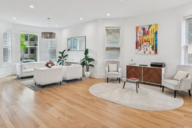 2708 N Albany Avenue, Chicago, IL 60647