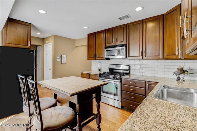 16 Regina Drive, Howell, NJ 07731