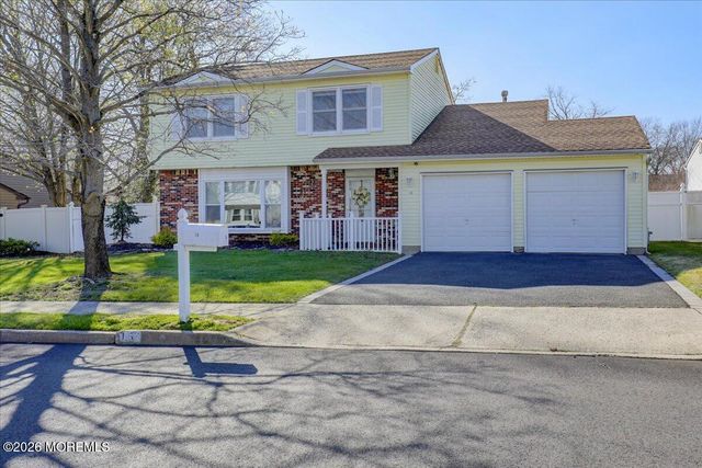 16 Regina Drive, Howell, NJ 07731
