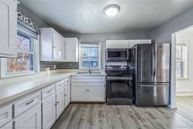 4383 Green Lake Road, West Bloomfield Charter Township, MI 48323