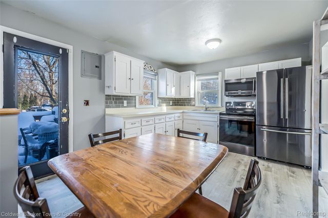 4383 Green Lake Road, West Bloomfield Charter Township, MI 48323