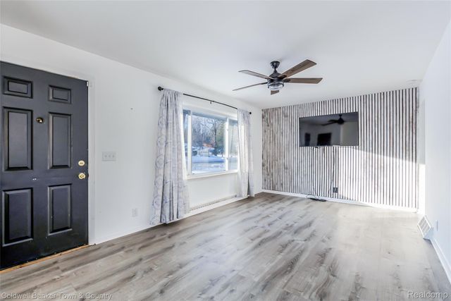 4383 Green Lake Road, West Bloomfield Charter Township, MI 48323