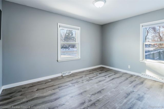 4383 Green Lake Road, West Bloomfield Charter Township, MI 48323