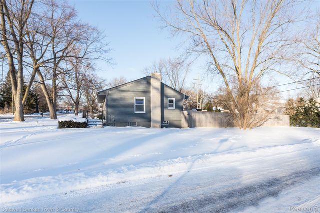 4383 Green Lake Road, West Bloomfield Charter Township, MI 48323