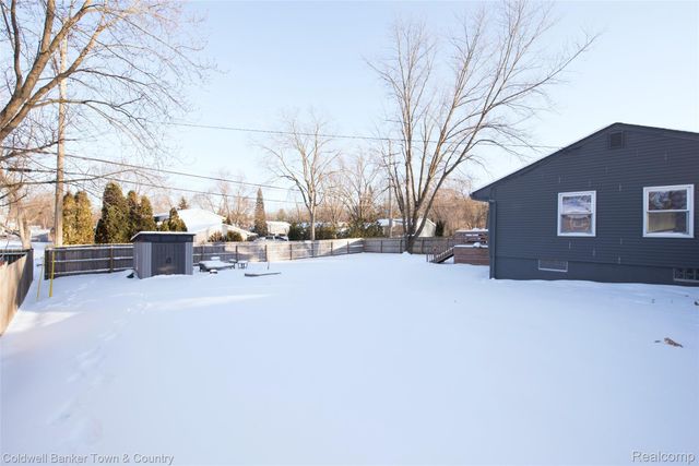 4383 Green Lake Road, West Bloomfield Charter Township, MI 48323