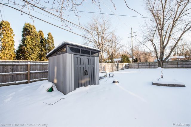 4383 Green Lake Road, West Bloomfield Charter Township, MI 48323