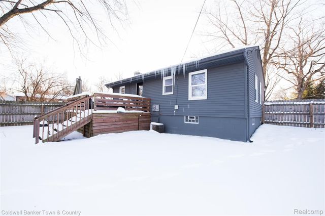 4383 Green Lake Road, West Bloomfield Charter Township, MI 48323