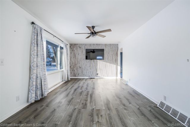 4383 Green Lake Road, West Bloomfield Charter Township, MI 48323