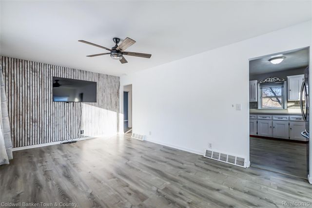 4383 Green Lake Road, West Bloomfield Charter Township, MI 48323