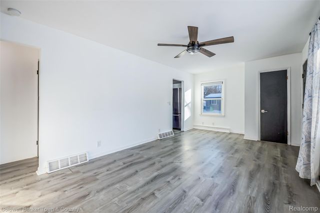 4383 Green Lake Road, West Bloomfield Charter Township, MI 48323