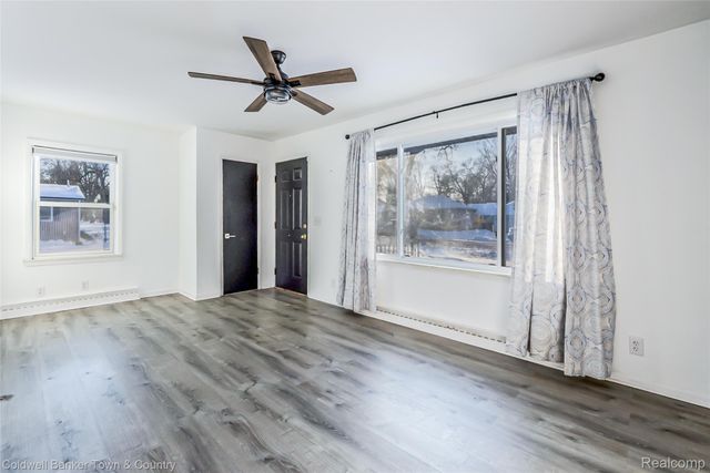 4383 Green Lake Road, West Bloomfield Charter Township, MI 48323