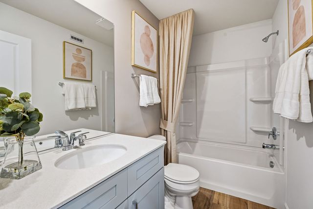 1996 Leiter Way 14002, Hoffman Estates, IL 60169