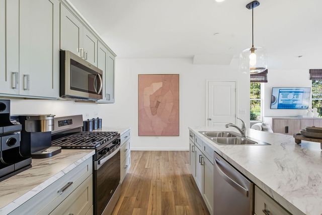 1996 Leiter Way 14002, Hoffman Estates, IL 60169