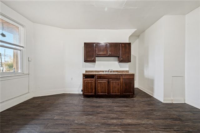 902 Robinson St, Mckees Rocks, PA 15136