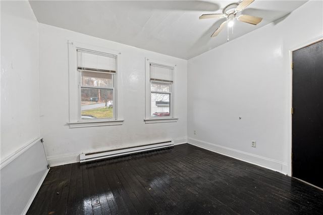 902 Robinson St, Mckees Rocks, PA 15136