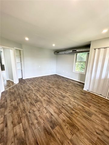 902 Robinson St, Mckees Rocks, PA 15136