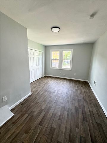 902 Robinson St, Mckees Rocks, PA 15136