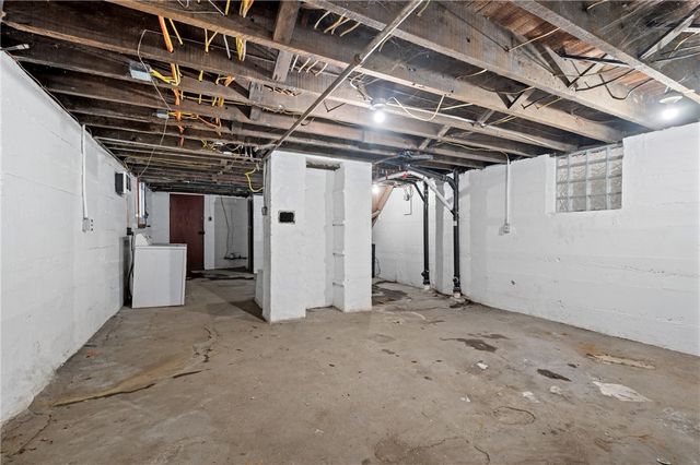 902 Robinson St, Mckees Rocks, PA 15136