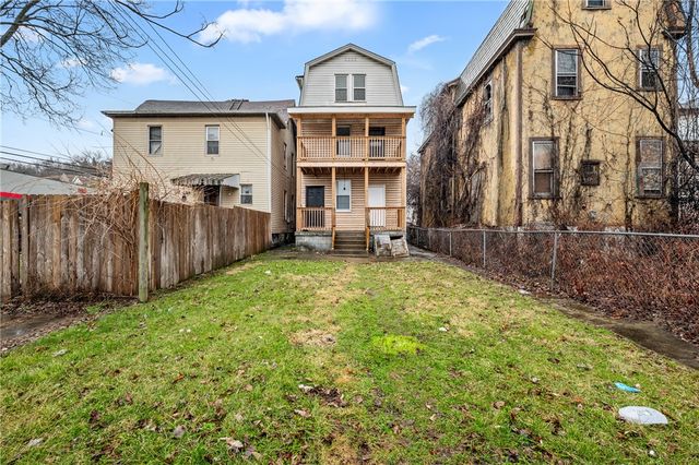 902 Robinson St, Mckees Rocks, PA 15136