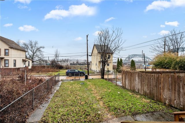 902 Robinson St, Mckees Rocks, PA 15136