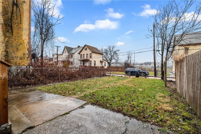 902 Robinson St, Mckees Rocks, PA 15136