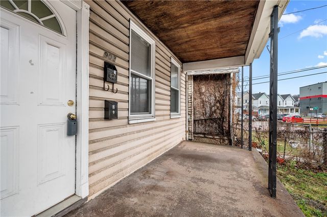 902 Robinson St, Mckees Rocks, PA 15136