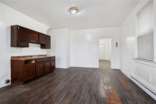 902 Robinson St, Mckees Rocks, PA 15136