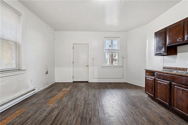 902 Robinson St, Mckees Rocks, PA 15136