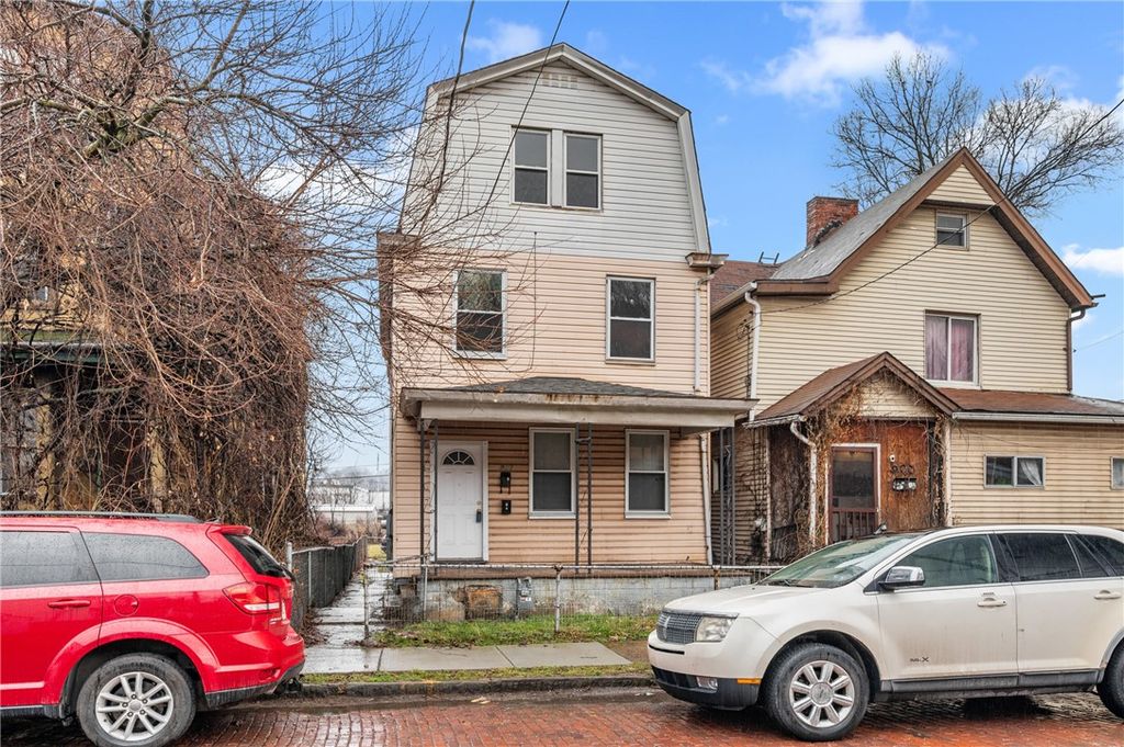 902 Robinson St, Mckees Rocks, PA 15136