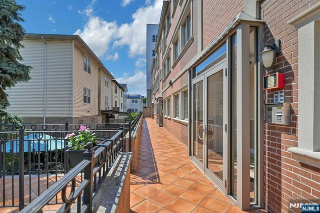 124 68th Street 206, Guttenberg, NJ 07093