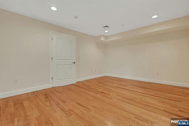 124 68th Street 206, Guttenberg, NJ 07093