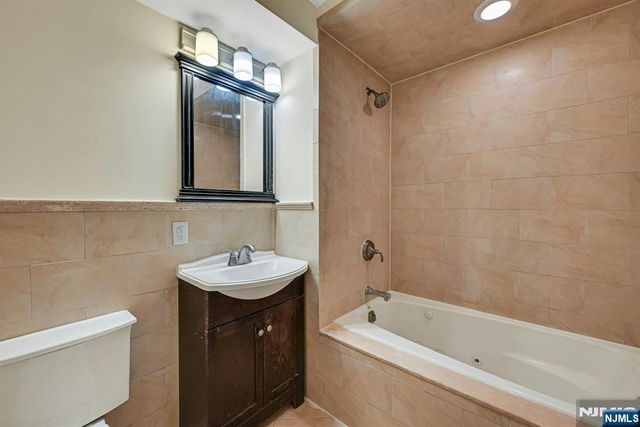 124 68th Street 206, Guttenberg, NJ 07093