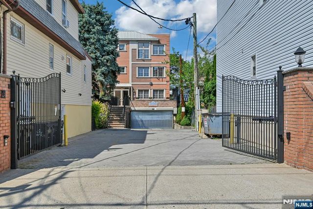124 68th Street 206, Guttenberg, NJ 07093
