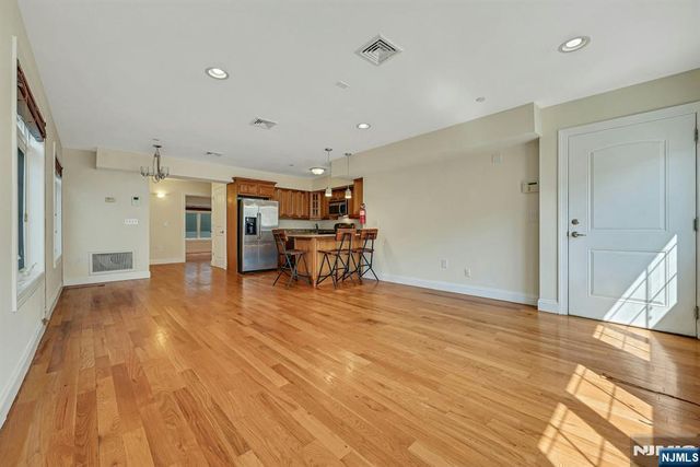 124 68th Street 206, Guttenberg, NJ 07093