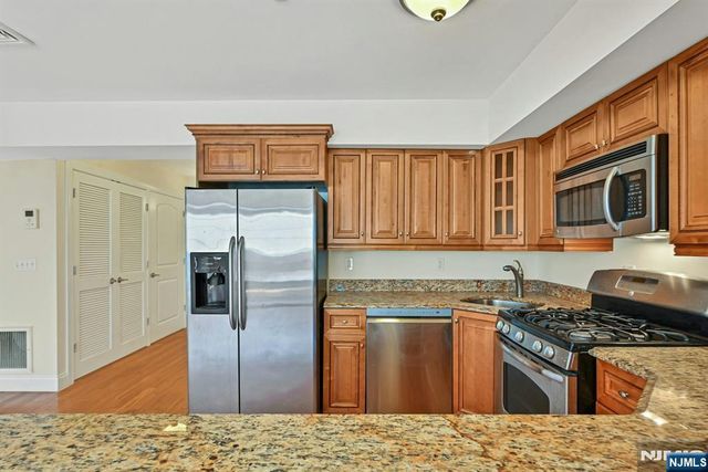 124 68th Street 206, Guttenberg, NJ 07093