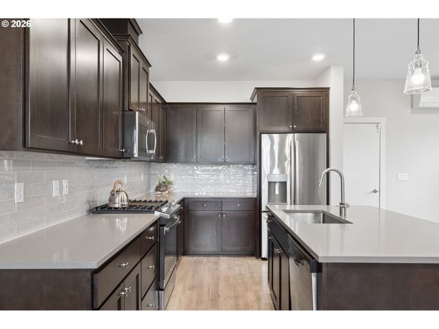 8070 Se BUTTERNUT CREEK Pkwy, Hillsboro, OR 97123