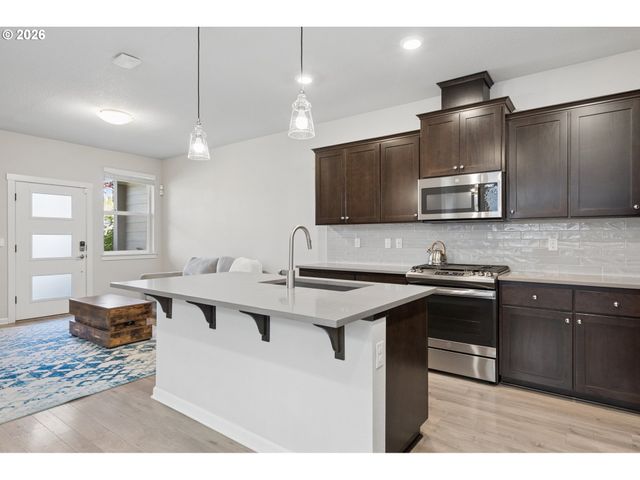 8070 Se BUTTERNUT CREEK Pkwy, Hillsboro, OR 97123