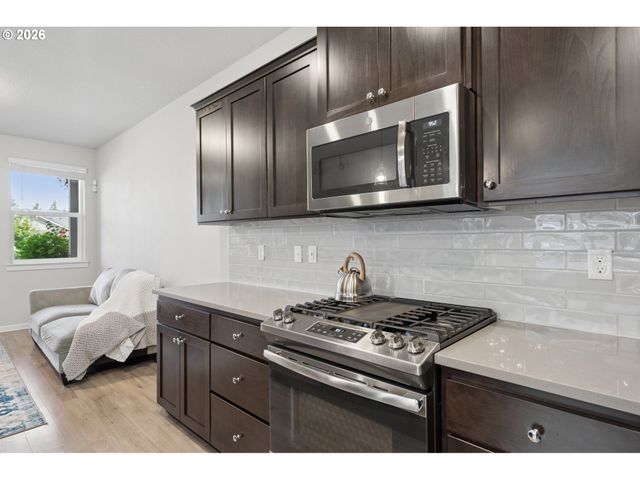 8070 Se BUTTERNUT CREEK Pkwy, Hillsboro, OR 97123