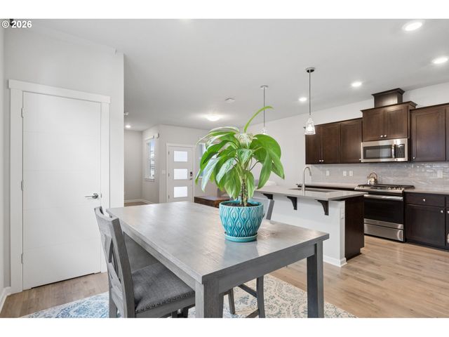 8070 Se BUTTERNUT CREEK Pkwy, Hillsboro, OR 97123