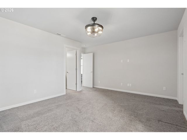 8070 Se BUTTERNUT CREEK Pkwy, Hillsboro, OR 97123