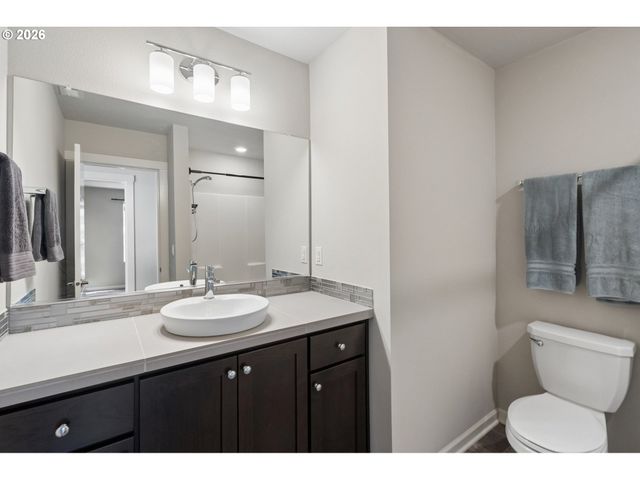 8070 Se BUTTERNUT CREEK Pkwy, Hillsboro, OR 97123