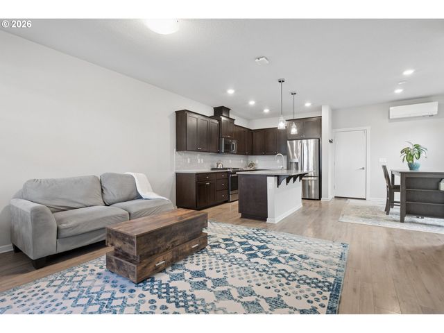 8070 Se BUTTERNUT CREEK Pkwy, Hillsboro, OR 97123