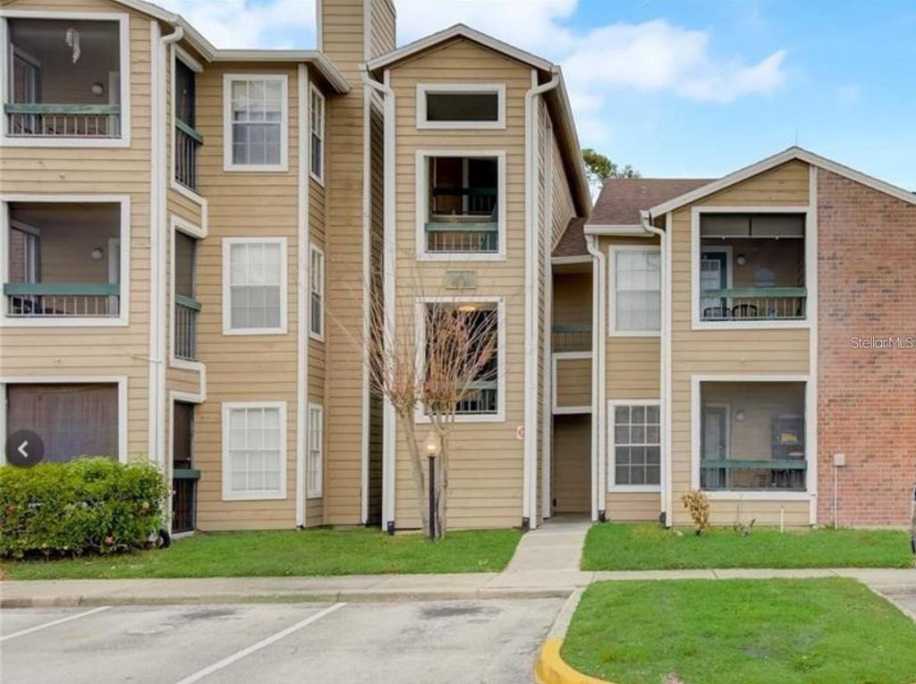 Image 3 of property listing at 4350 PERKINSHIRE LANE 108, Orlando, FL 32822