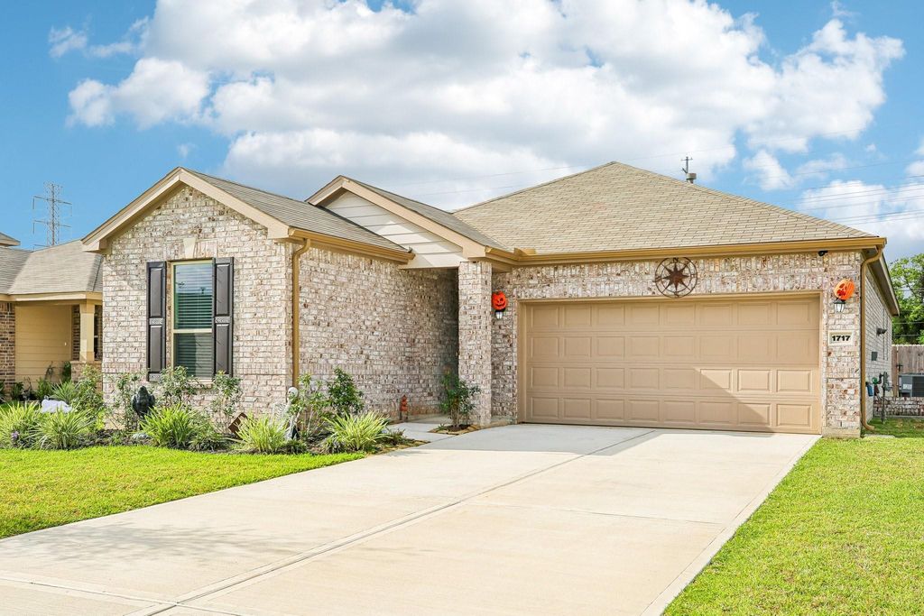 1717 Vista Luna Drive, Texas City, TX 77591