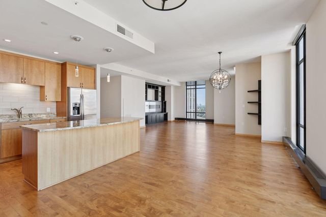 201 S 11th St 1700, Minneapolis, MN 55403