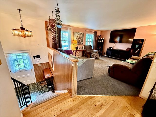 27 Bright Oaks Circle, Chili, NY 14624