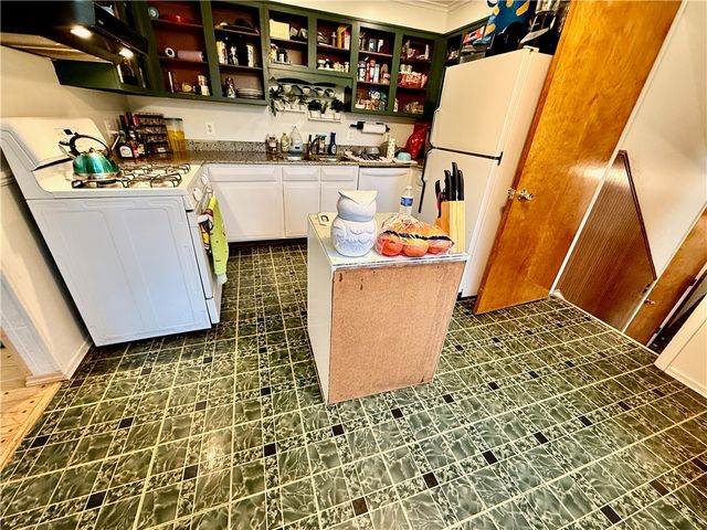 27 Bright Oaks Circle, Chili, NY 14624