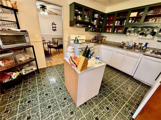 27 Bright Oaks Circle, Chili, NY 14624